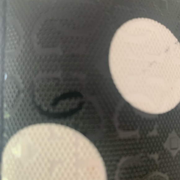 Guess purse - Picture 5 of 6